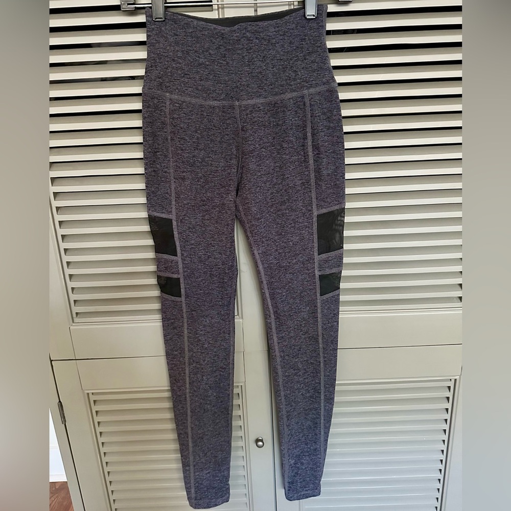 Beyond Yoga leggings - size small.